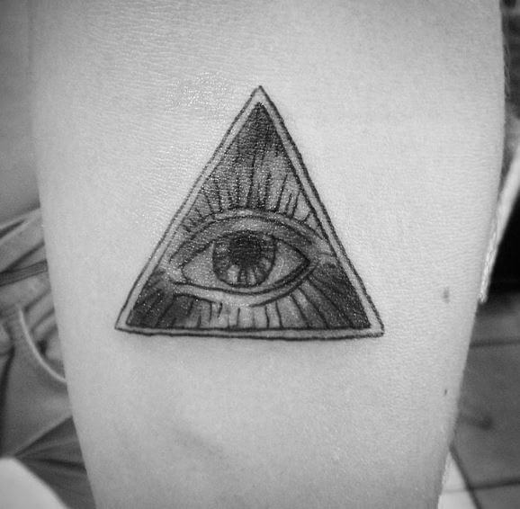 tatuaje triangulo 41