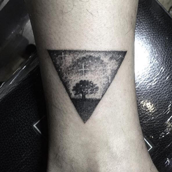 tatuaje triangulo 53