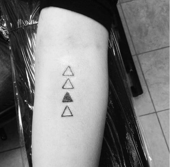 tatuaje triangulo 63