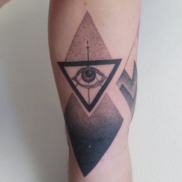 tatuaje triangulo 85