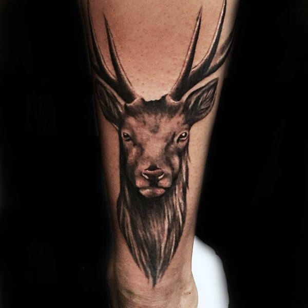 tatuaje ciervo para hombre 07