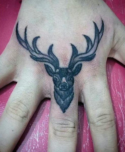 tatuaje ciervo para hombre 28