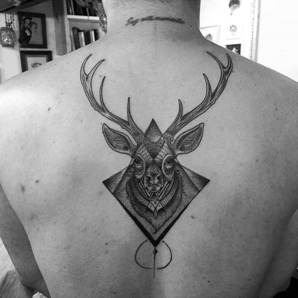 tatuaje ciervo para hombre 35