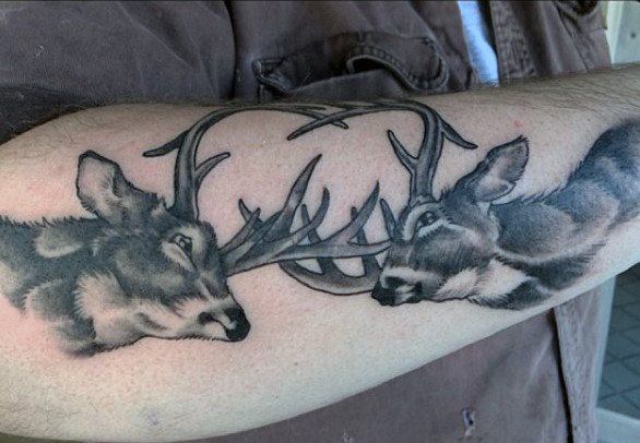 tatuaje ciervo para hombre 42