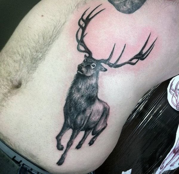 tatuaje ciervo para hombre 59