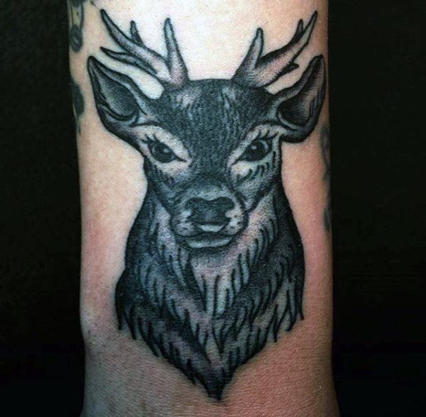 tatuaje ciervo para hombre 65