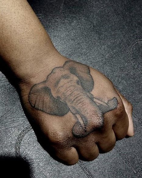 tatuaje elefante para hombre 59