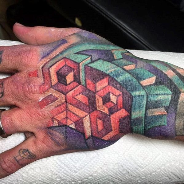 tatuaje geometrico mano para hombre 01