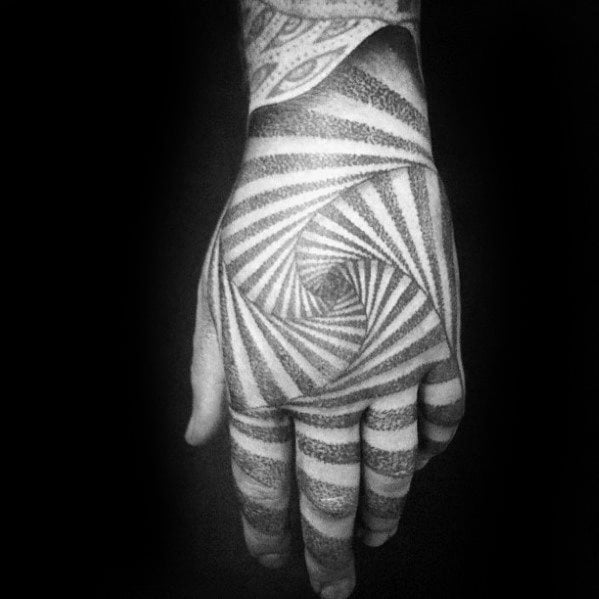 tatuaje geometrico mano para hombre 10