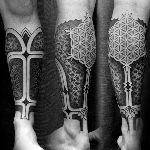 tatuaje geometrico pierna para hombre 06