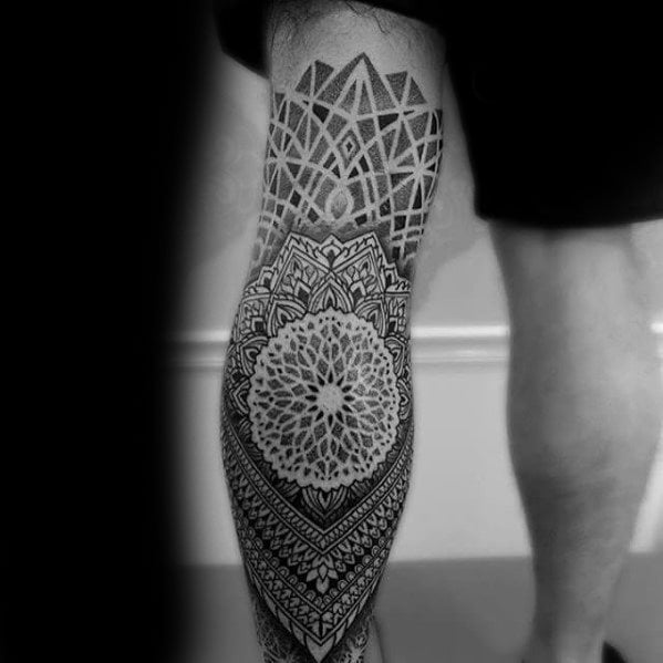 tatuaje geometrico pierna para hombre 08