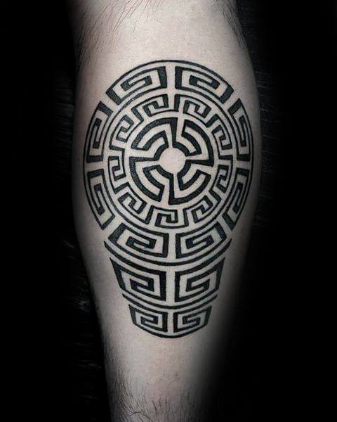 tatuaje geometrico pierna para hombre 09