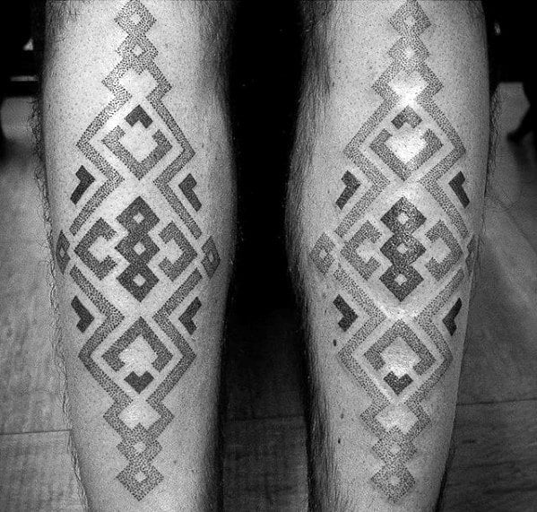 tatuaje geometrico pierna para hombre 16