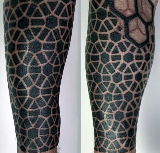 tatuaje geometrico pierna para hombre 26