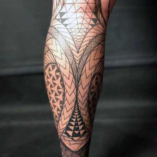 tatuaje geometrico pierna para hombre 30
