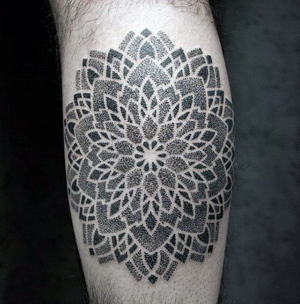 tatuaje geometrico pierna para hombre 37