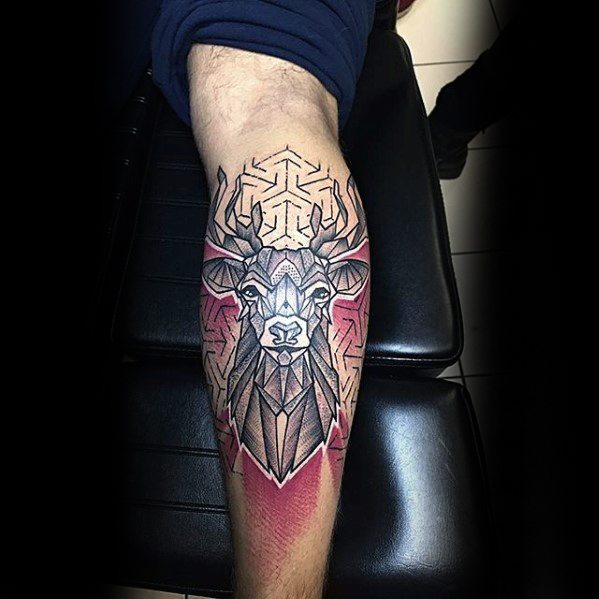 tatuaje geometrico pierna para hombre 38
