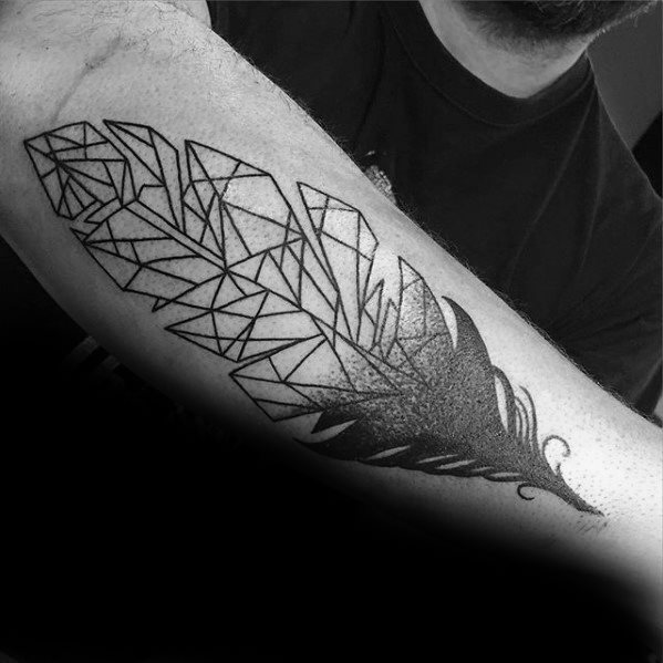 tatuaje plumas geometricas para hombre 08