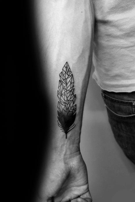 tatuaje plumas geometricas para hombre 15
