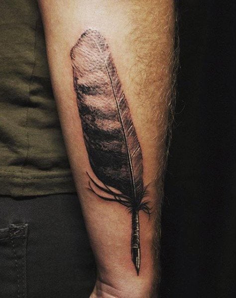 tatuaje plumas para hombre 11