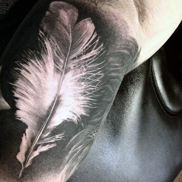 tatuaje plumas para hombre 18