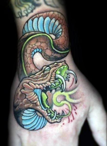 tatuaje serpiente nuevo estilo para hombre 09