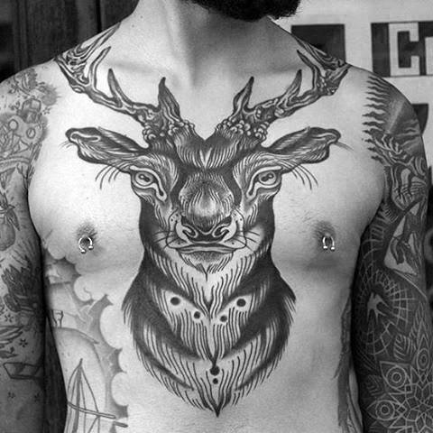 tatuaje tradicional ciervo para hombre 04