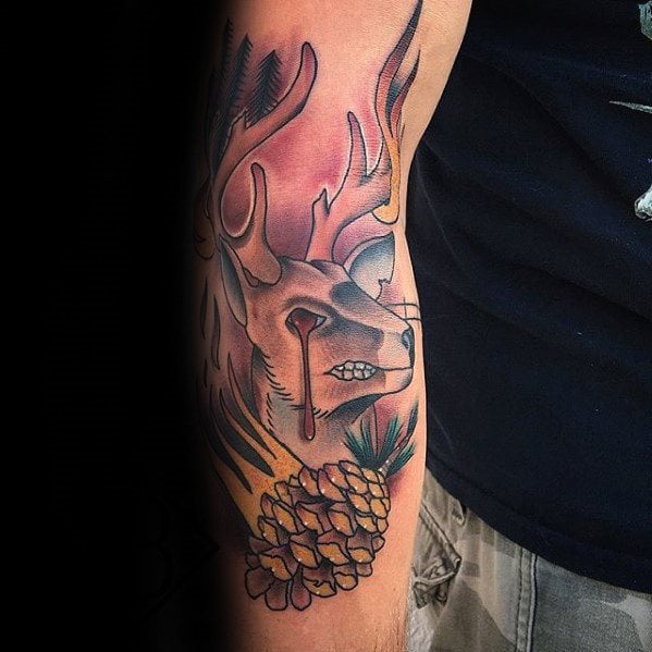 tatuaje tradicional ciervo para hombre 17