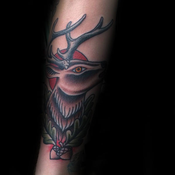 tatuaje tradicional ciervo para hombre 18