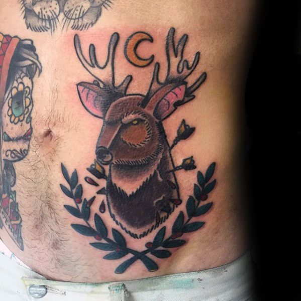 tatuaje tradicional ciervo para hombre 23