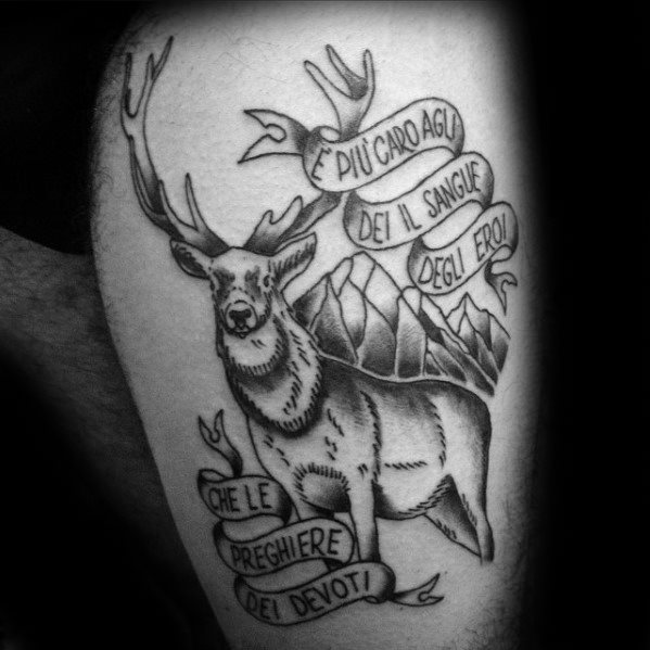 tatuaje tradicional ciervo para hombre 37