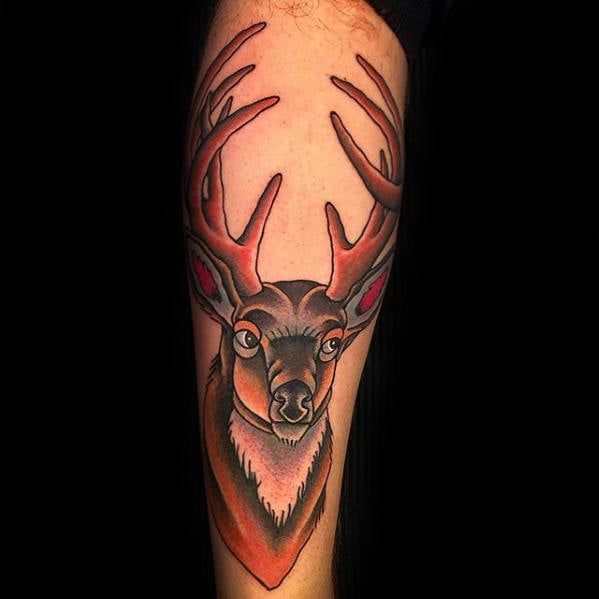 tatuaje tradicional ciervo para hombre 40