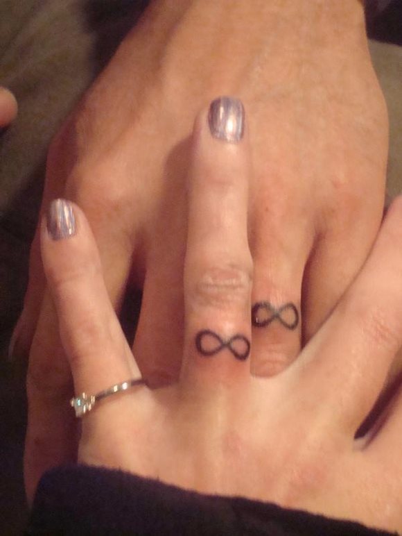 29 tatuaje anillo pareja