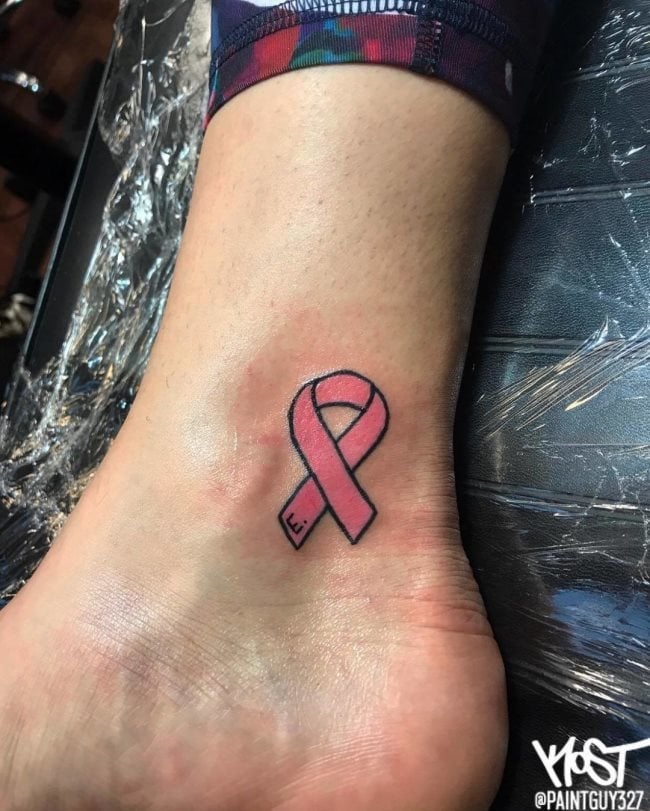 Tatuajes de lazos contra el cáncer: Diseños para luchadoras