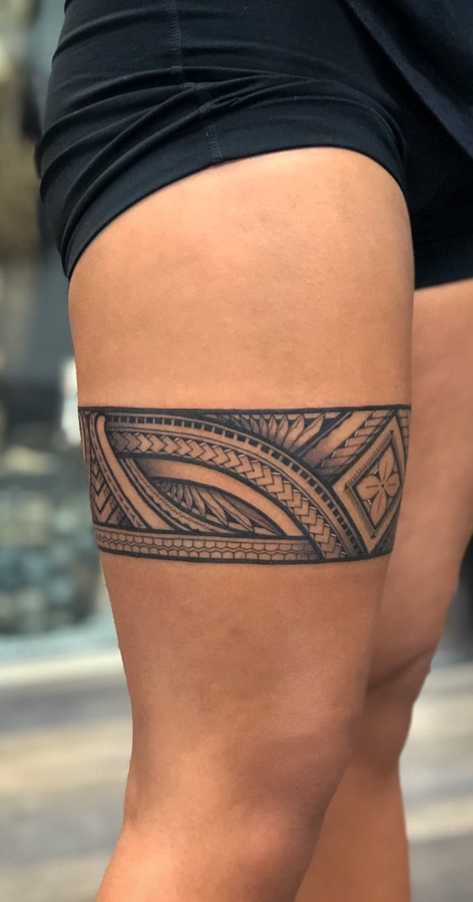 tatuaje en la pierna de mujer 16