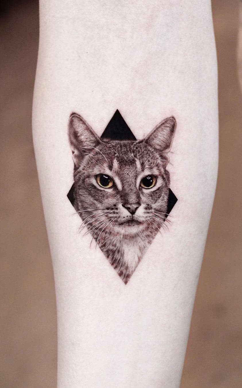 tatuaje gato para mujer 16