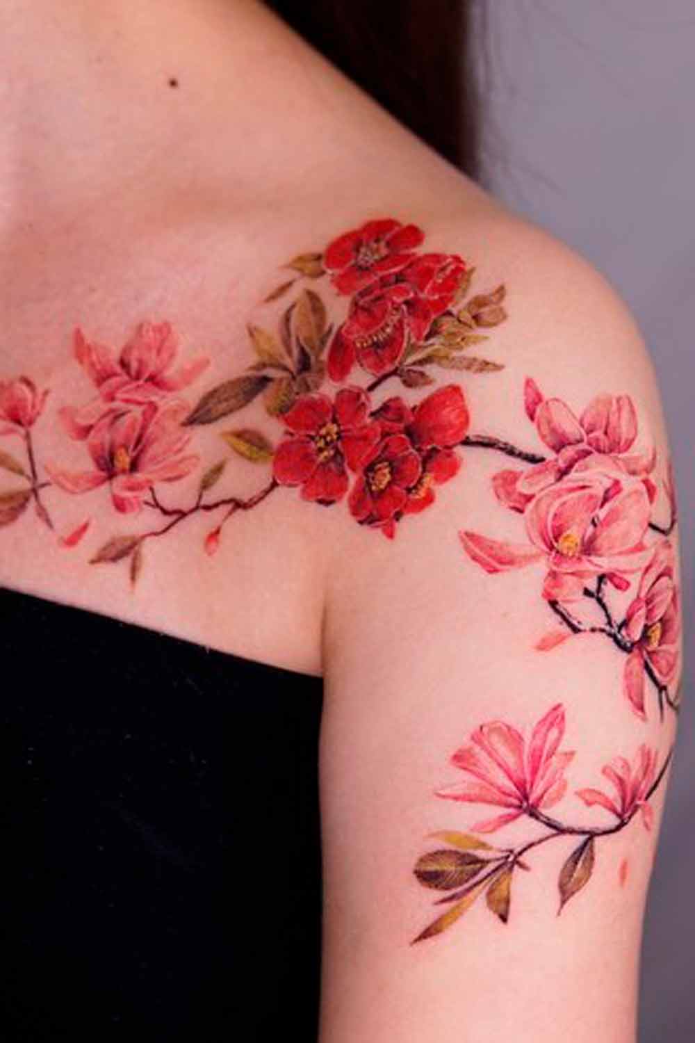 tatuaje hombro para mujer 04