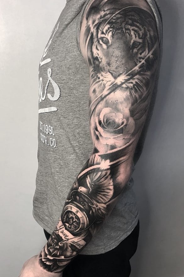 tattoo brazo completo en hombre 47