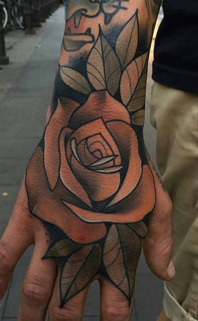 tattoo en la mano para hombre 69
