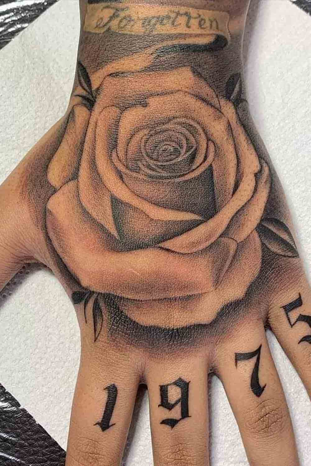 tattoo masculino en la mano 12