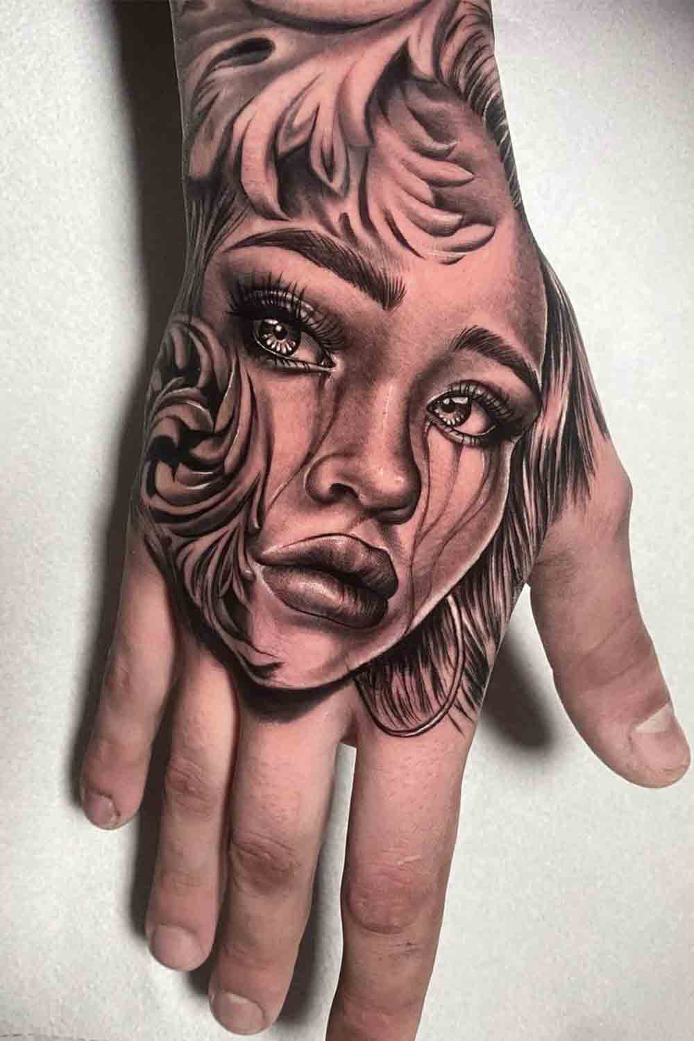 tattoo masculino en la mano 13
