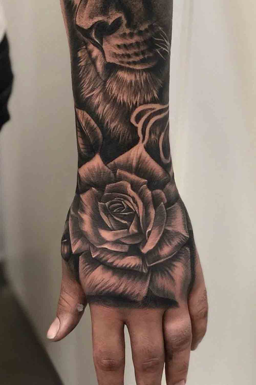 tattoo masculino en la mano 22