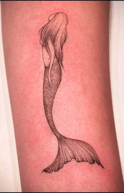 tatuaje de sirena en mujer 13