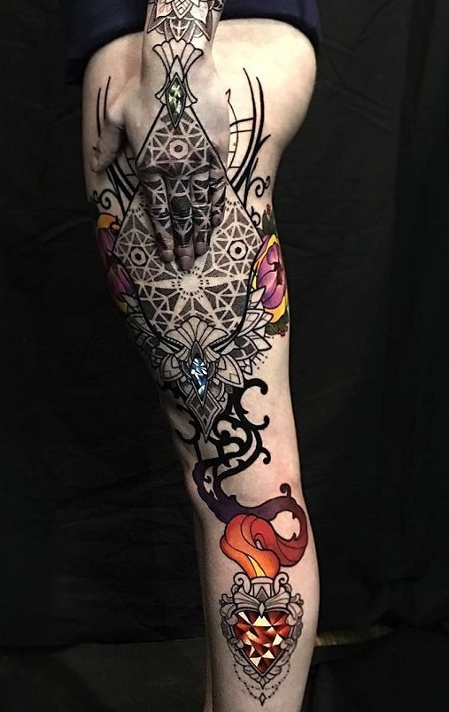tatuaje en pierna de mujer 24