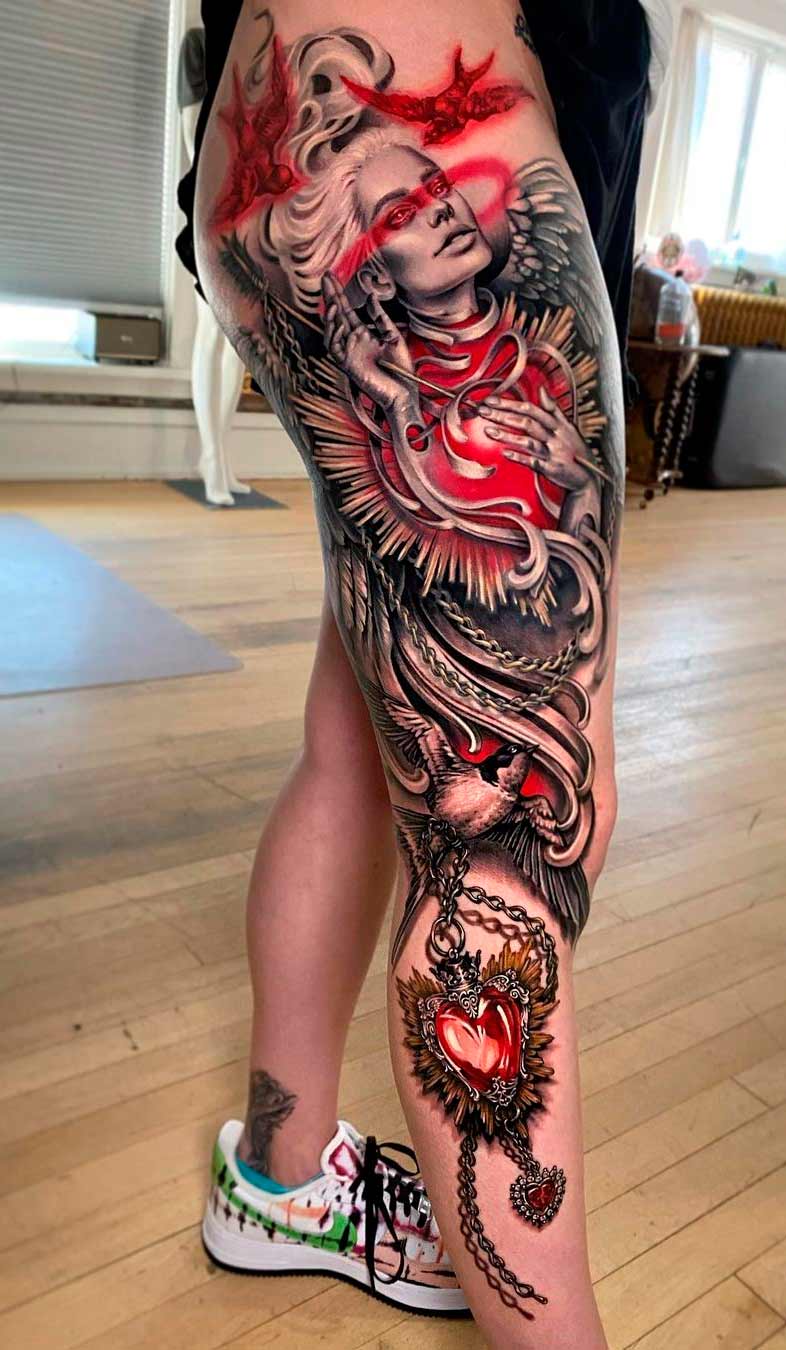 tatuaje en pierna de mujer 32