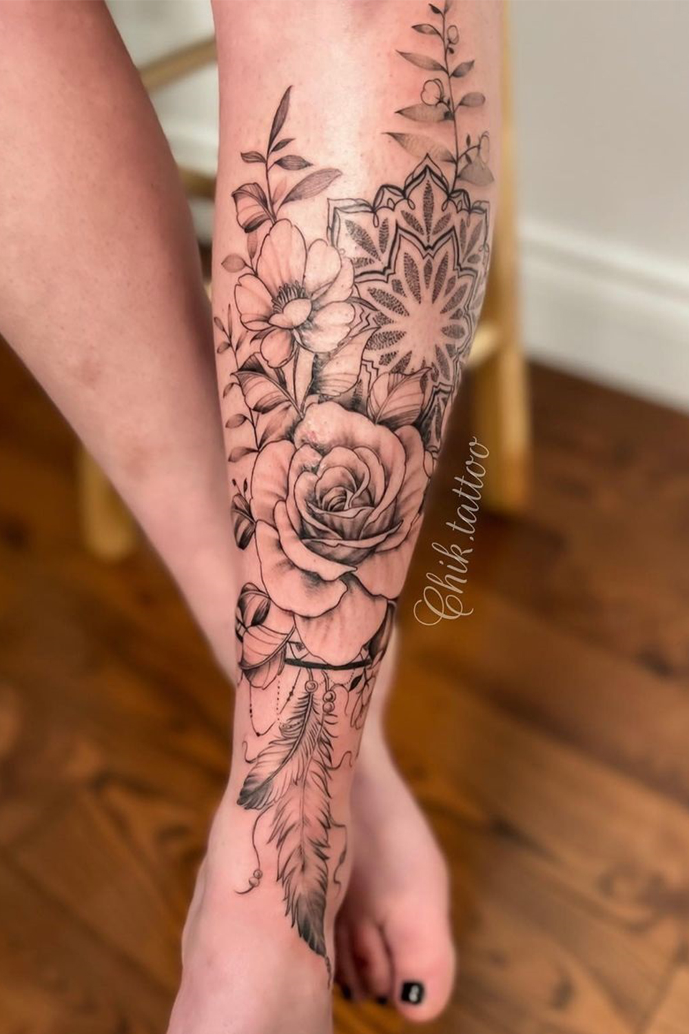 tatuaje en pierna de mujer 39