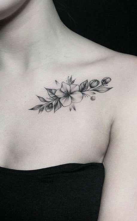 tatuaje femenino en el hombro 08