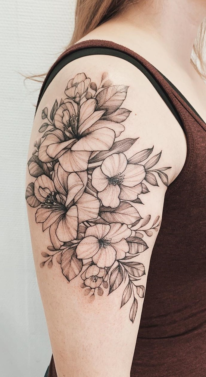 tatuaje femenino en el hombro 22