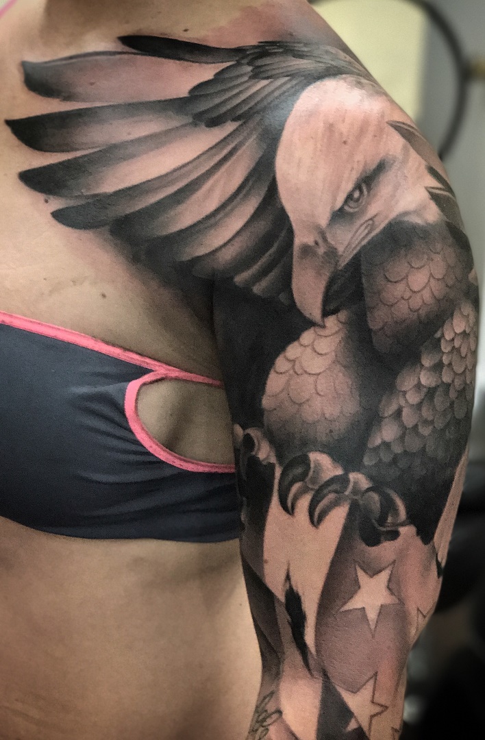 tatuaje femenino en el hombro 38