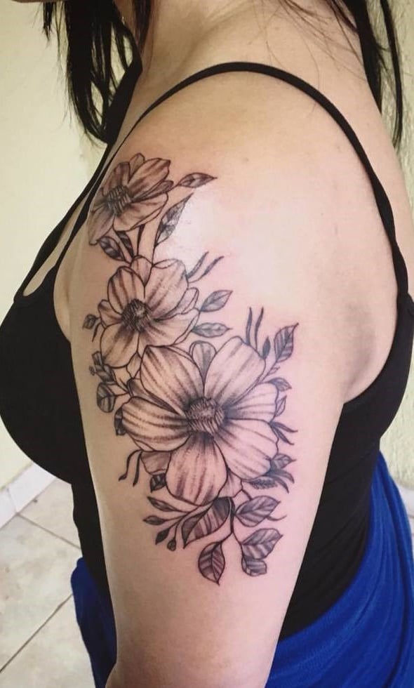 tatuaje femenino en el hombro 84